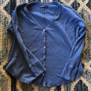 Button-up long sleeve shirt